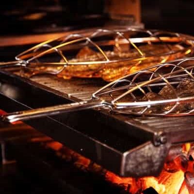 Vis grillen op Josper houtskooloven
